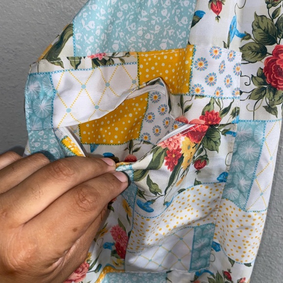 The Pioneer Woman Sweet Rose Patchwork Drawstring Canvas Laundry Bag - Picture 5 of 6